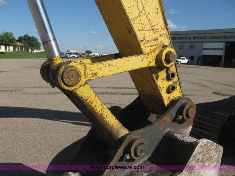 image for item L6339 2005 Komatsu PC200LC-7 excavator