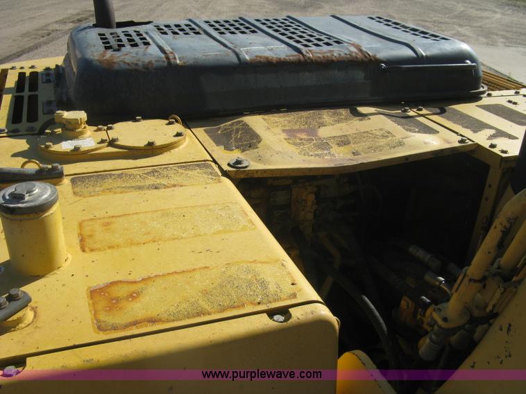 image for item L6339 2005 Komatsu PC200LC-7 excavator