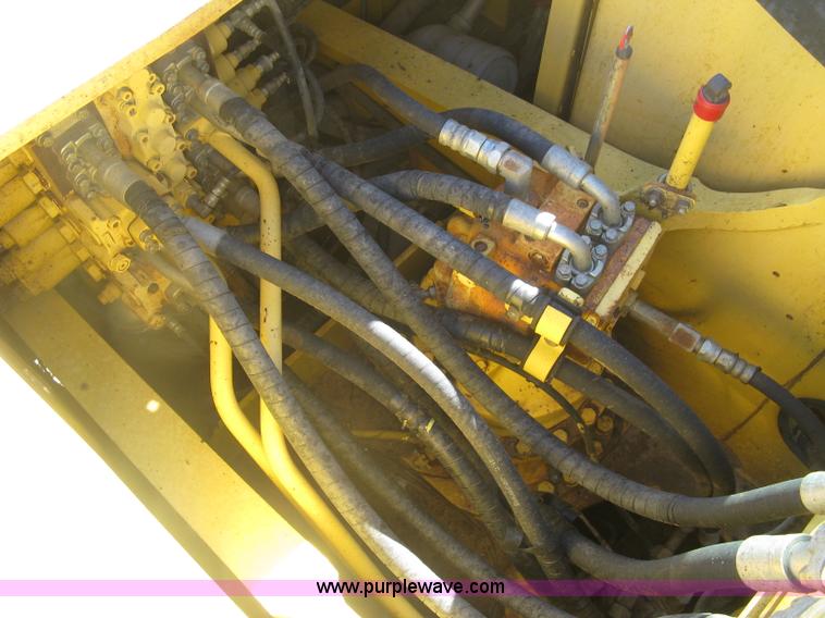 image for item L6339 2005 Komatsu PC200LC-7 excavator