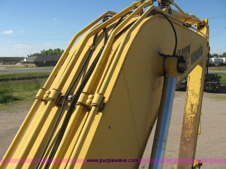 image for item L6339 2005 Komatsu PC200LC-7 excavator