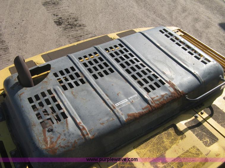 image for item L6339 2005 Komatsu PC200LC-7 excavator