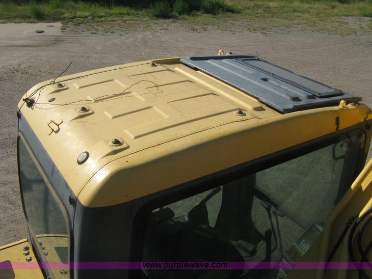 image for item L6339 2005 Komatsu PC200LC-7 excavator