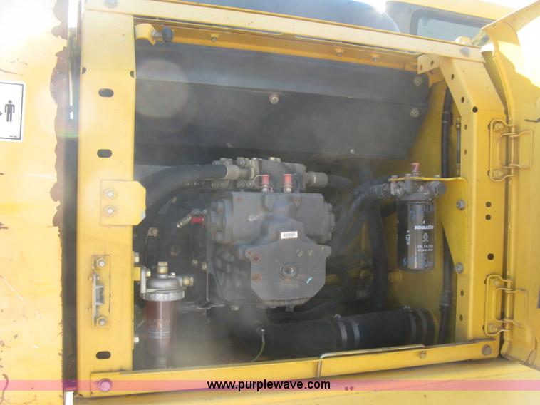 image for item L6339 2005 Komatsu PC200LC-7 excavator