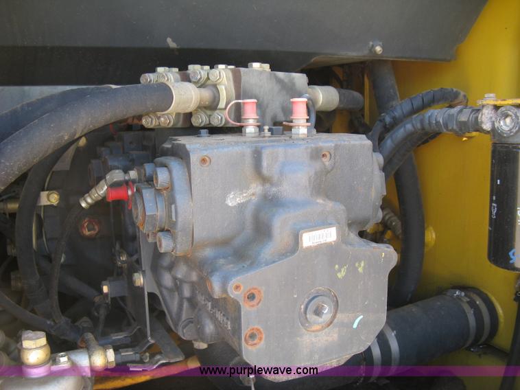 image for item L6339 2005 Komatsu PC200LC-7 excavator