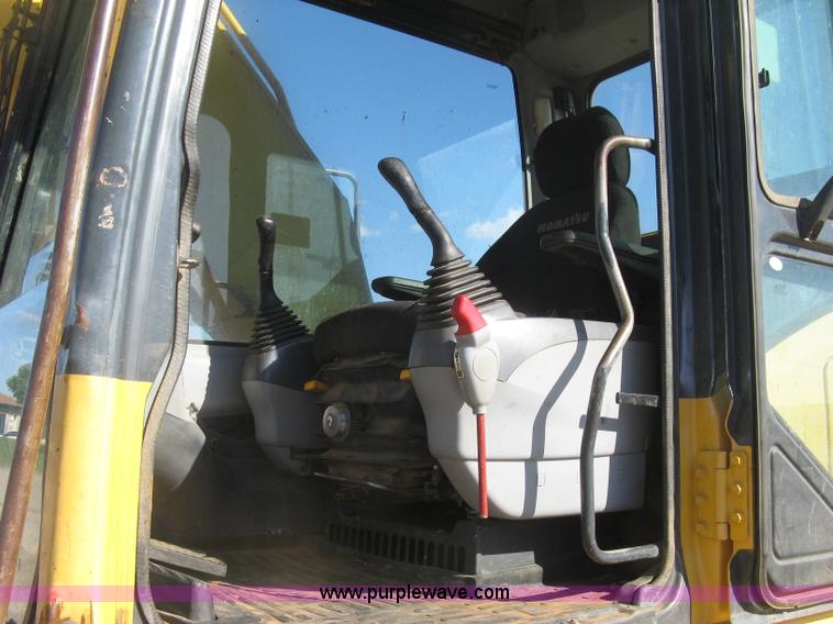 image for item L6339 2005 Komatsu PC200LC-7 excavator