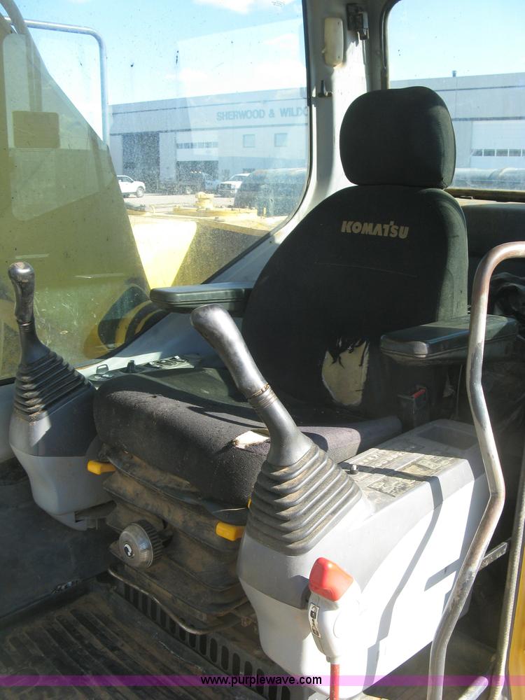 image for item L6339 2005 Komatsu PC200LC-7 excavator