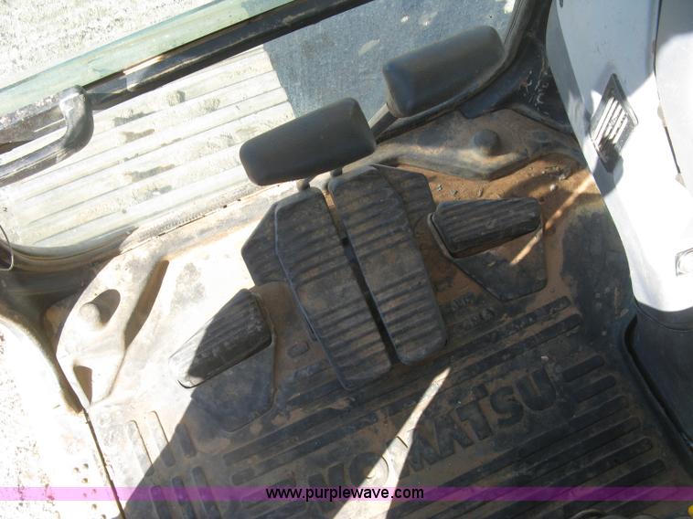 image for item L6339 2005 Komatsu PC200LC-7 excavator