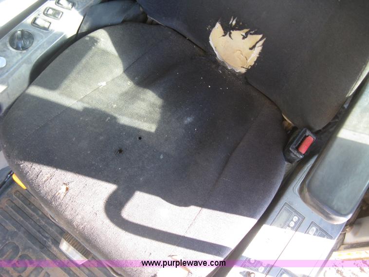 image for item L6339 2005 Komatsu PC200LC-7 excavator