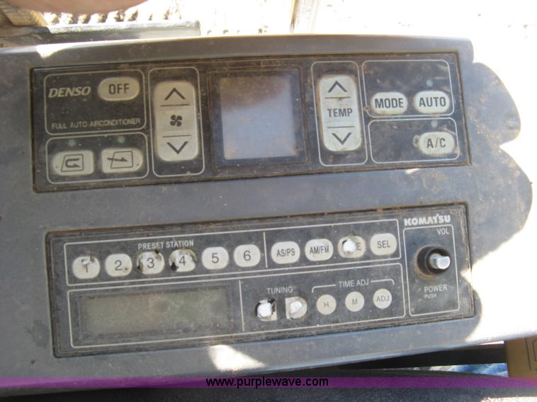 image for item L6339 2005 Komatsu PC200LC-7 excavator