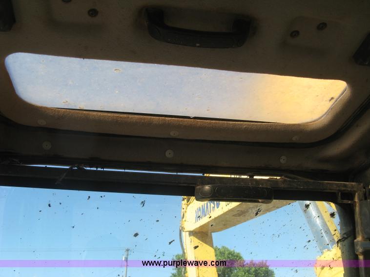 image for item L6339 2005 Komatsu PC200LC-7 excavator