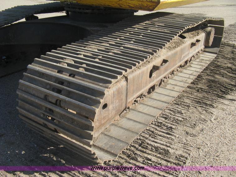 image for item L6339 2005 Komatsu PC200LC-7 excavator