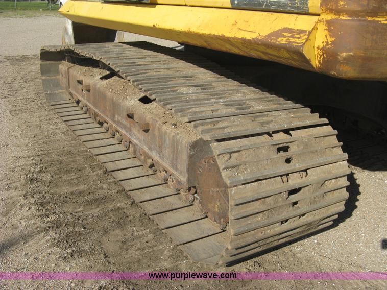 image for item L6339 2005 Komatsu PC200LC-7 excavator