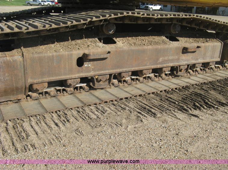 image for item L6339 2005 Komatsu PC200LC-7 excavator