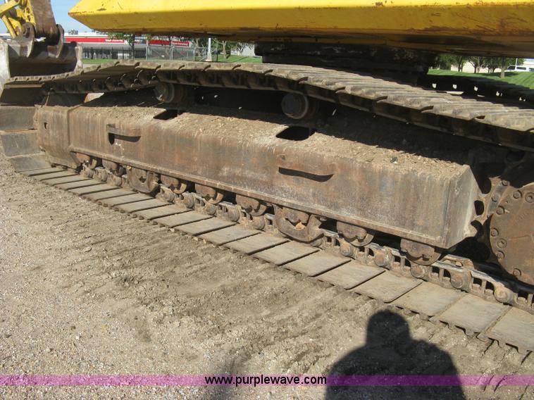 image for item L6339 2005 Komatsu PC200LC-7 excavator