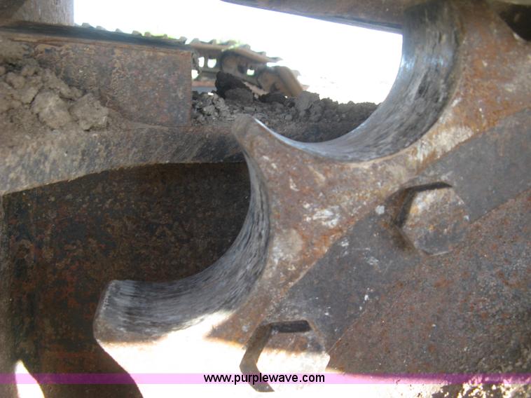 image for item L6339 2005 Komatsu PC200LC-7 excavator