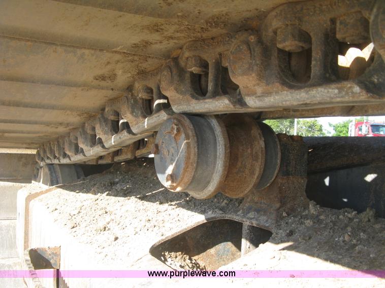 image for item L6339 2005 Komatsu PC200LC-7 excavator