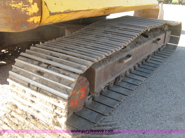 image for item L6339 2005 Komatsu PC200LC-7 excavator