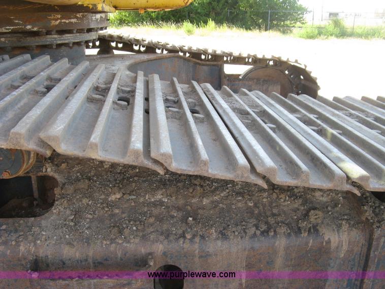 image for item L6339 2005 Komatsu PC200LC-7 excavator