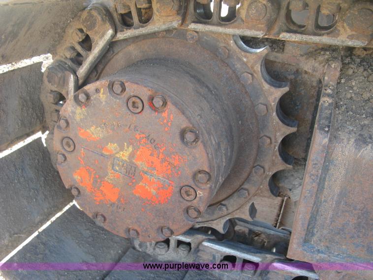 image for item L6339 2005 Komatsu PC200LC-7 excavator