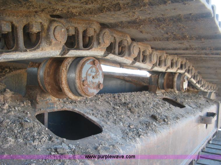 image for item L6339 2005 Komatsu PC200LC-7 excavator