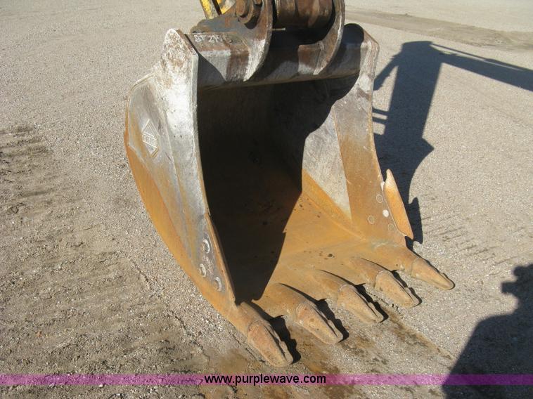 image for item L6339 2005 Komatsu PC200LC-7 excavator