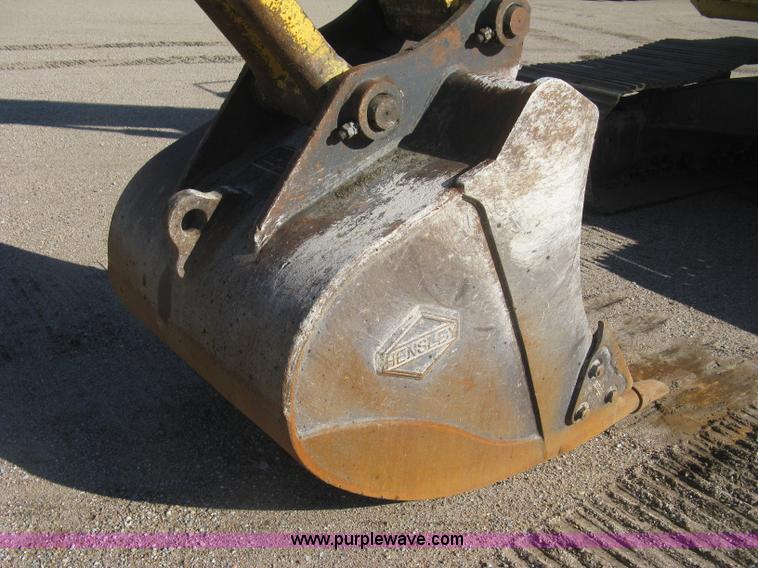 image for item L6339 2005 Komatsu PC200LC-7 excavator