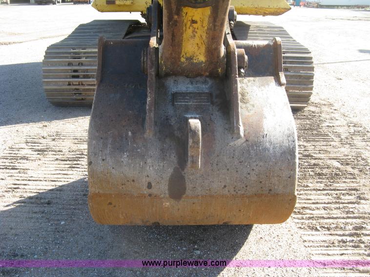 image for item L6339 2005 Komatsu PC200LC-7 excavator