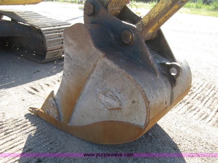 image for item L6339 2005 Komatsu PC200LC-7 excavator
