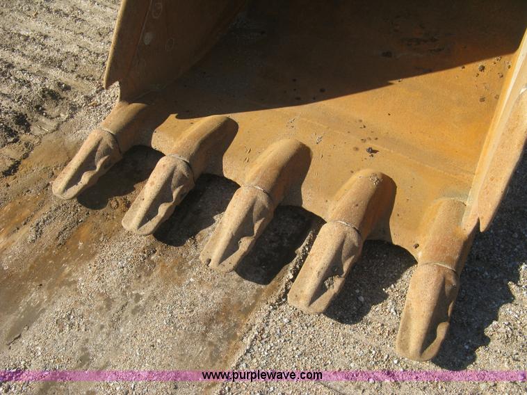 image for item L6339 2005 Komatsu PC200LC-7 excavator