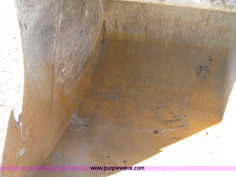 image for item L6339 2005 Komatsu PC200LC-7 excavator