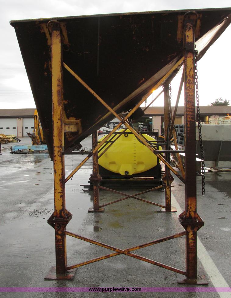 Sand hopper in Topeka, KS Item BH9905 sold Purple Wave