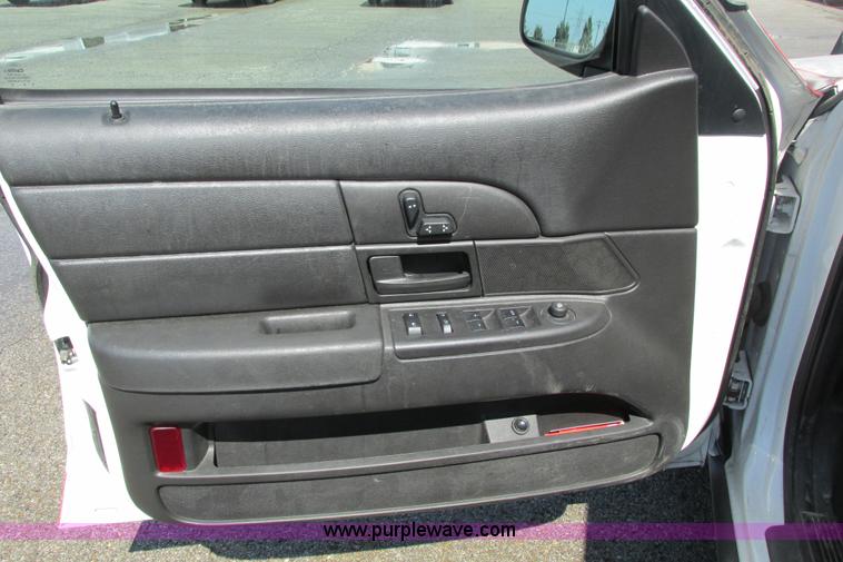 image for item J3630 2011 Ford Crown Victoria Police Interceptor