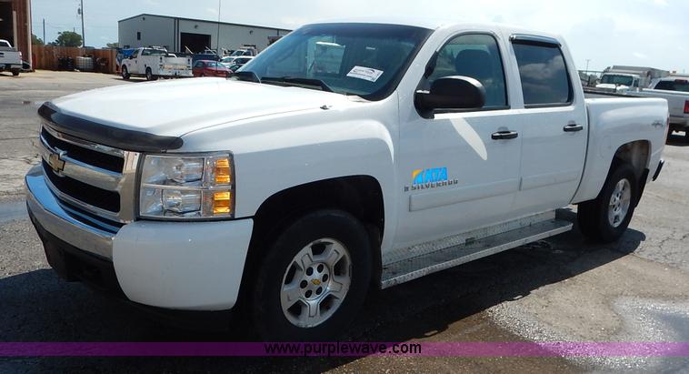 image for item J3631 2008 Chevrolet Silverado 1500 Crew Cab pickup truck