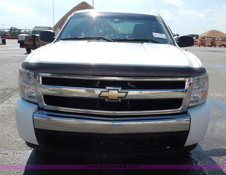 image for item J3631 2008 Chevrolet Silverado 1500 Crew Cab pickup truck