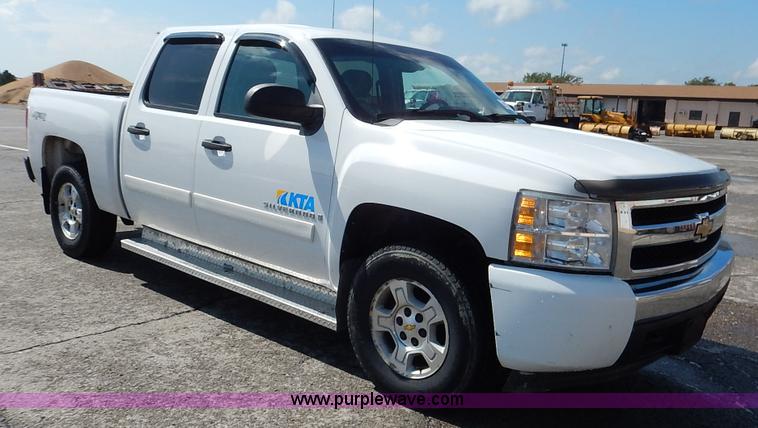 image for item J3631 2008 Chevrolet Silverado 1500 Crew Cab pickup truck