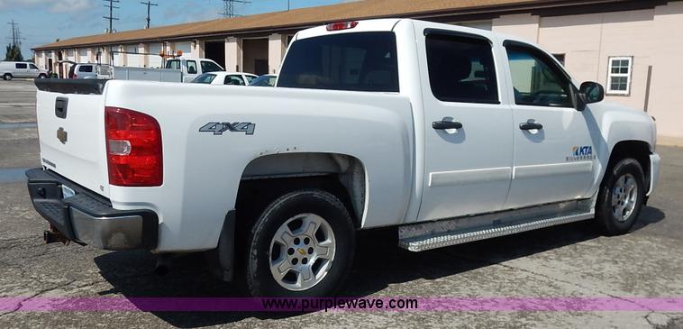 image for item J3631 2008 Chevrolet Silverado 1500 Crew Cab pickup truck