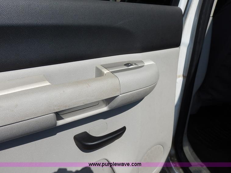 image for item J3631 2008 Chevrolet Silverado 1500 Crew Cab pickup truck