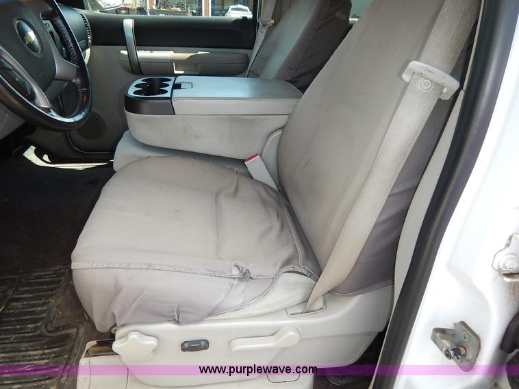 image for item J3631 2008 Chevrolet Silverado 1500 Crew Cab pickup truck