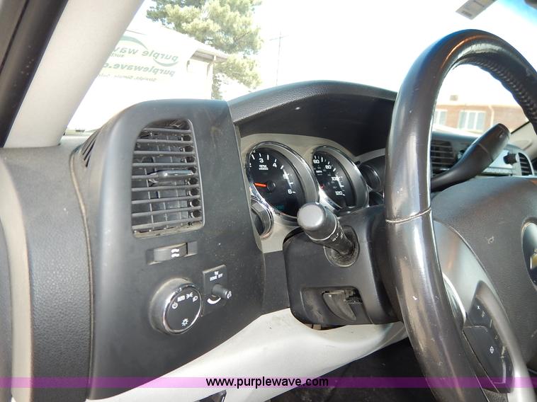 image for item J3631 2008 Chevrolet Silverado 1500 Crew Cab pickup truck