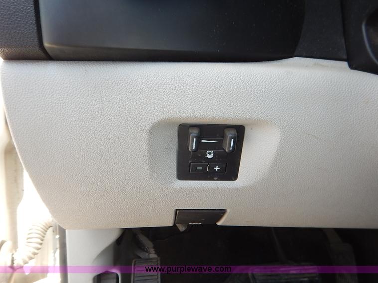 image for item J3631 2008 Chevrolet Silverado 1500 Crew Cab pickup truck