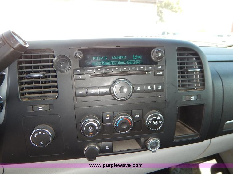 image for item J3631 2008 Chevrolet Silverado 1500 Crew Cab pickup truck