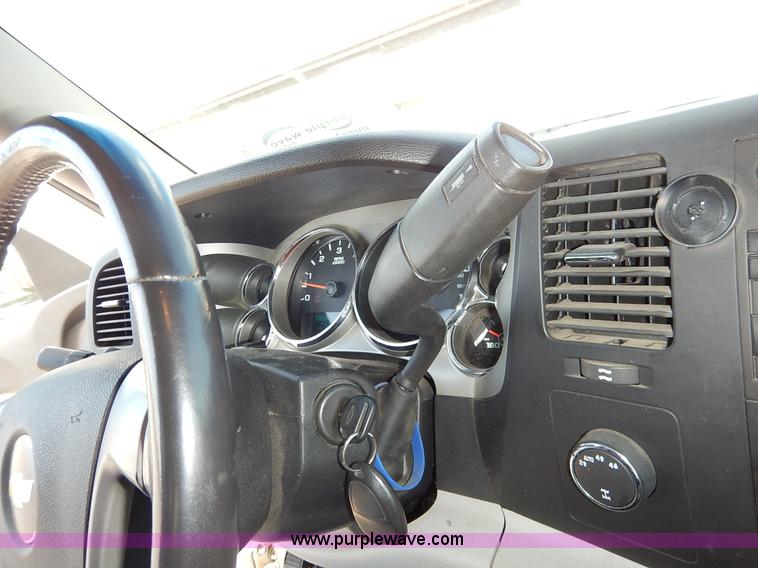 image for item J3631 2008 Chevrolet Silverado 1500 Crew Cab pickup truck