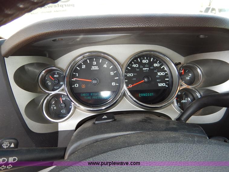 image for item J3631 2008 Chevrolet Silverado 1500 Crew Cab pickup truck