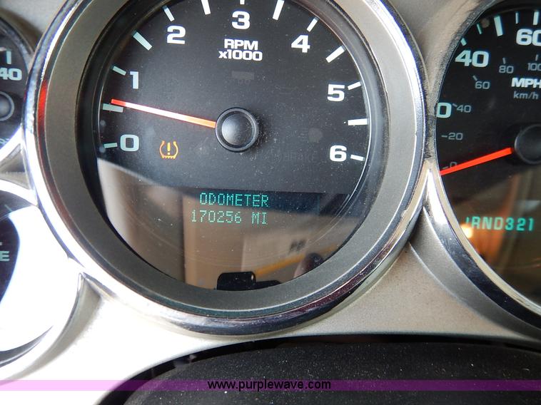 image for item J3631 2008 Chevrolet Silverado 1500 Crew Cab pickup truck