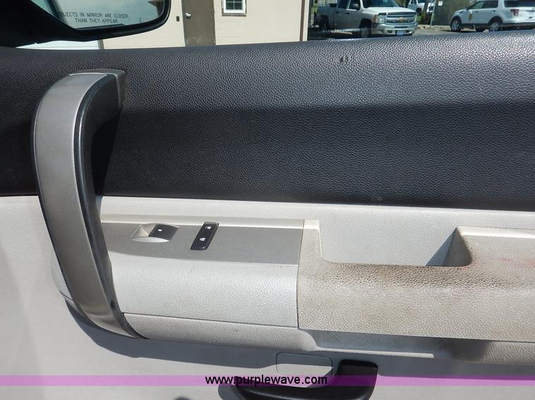 image for item J3631 2008 Chevrolet Silverado 1500 Crew Cab pickup truck