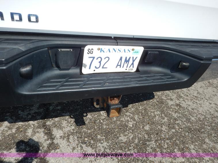 image for item J3631 2008 Chevrolet Silverado 1500 Crew Cab pickup truck