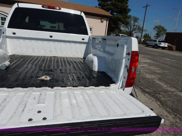 image for item J3631 2008 Chevrolet Silverado 1500 Crew Cab pickup truck