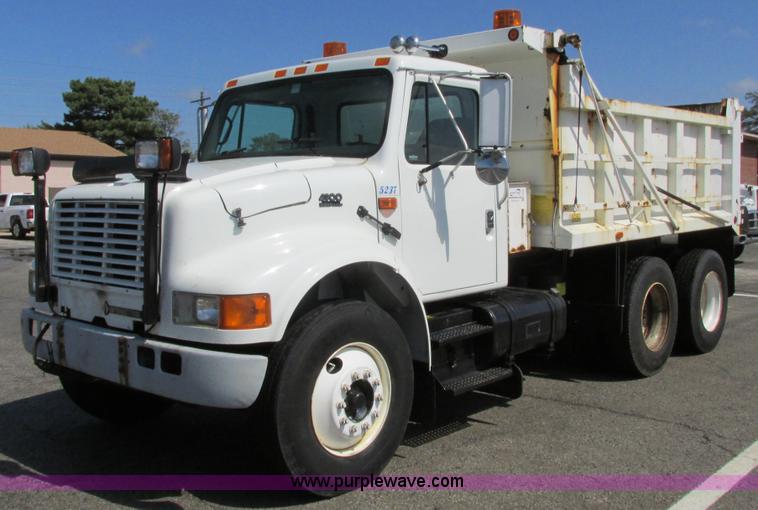 image for item J3632 2001 International 4900 dump truck
