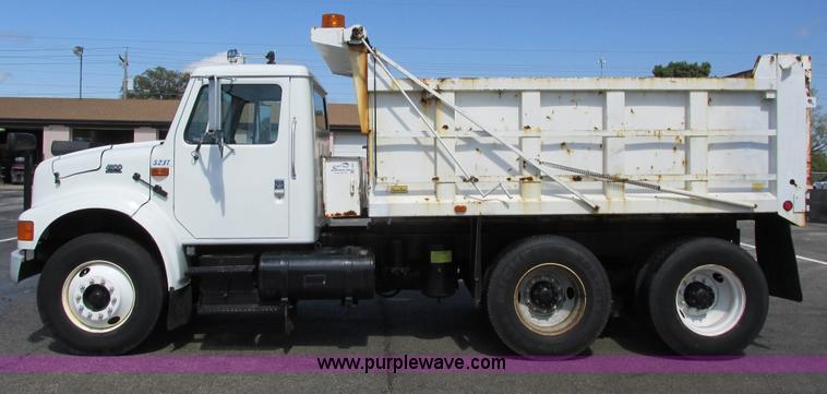 image for item J3632 2001 International 4900 dump truck