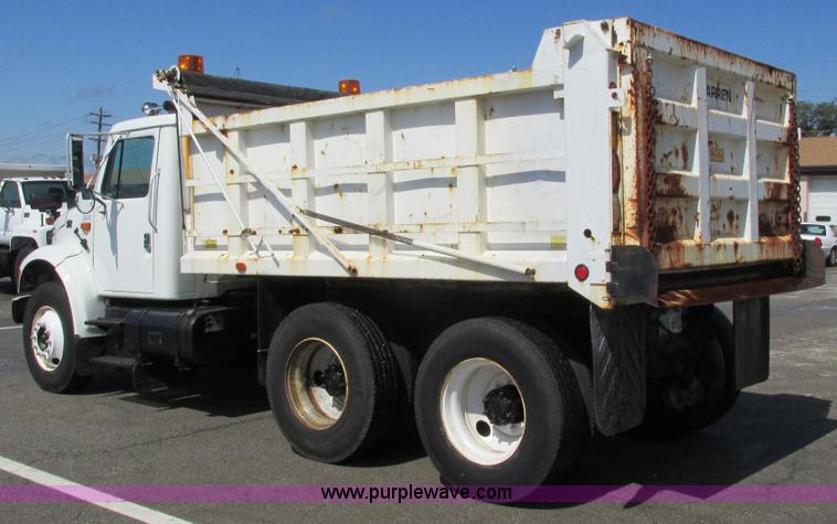 image for item J3632 2001 International 4900 dump truck